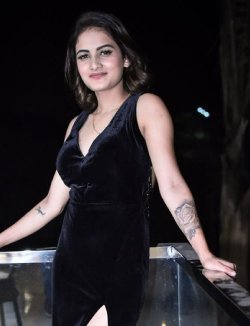 Serya sexy call girl in Muthorai slim escorts call girls in Muthorai